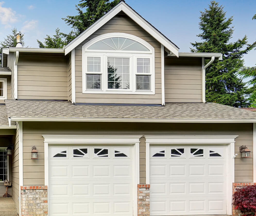 Residential exterior home remodel with new roof in Damasacus, OR