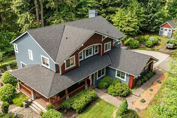 Black composite shingles on big two-story home near Portland, OR