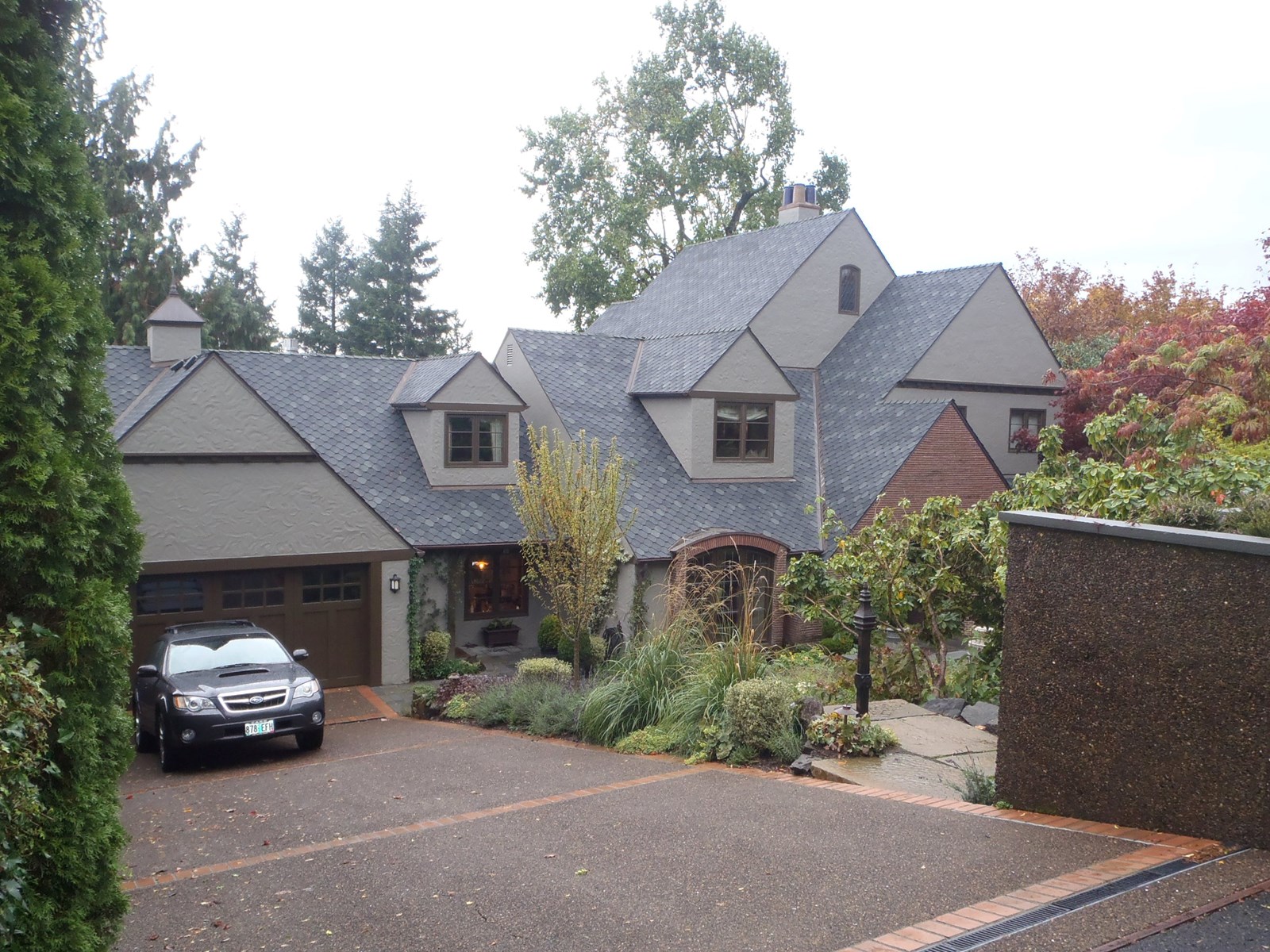 Multi colored shingles on home in Portland, OR