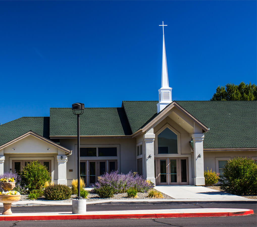 building showing signs of needing commercial roof repair in Oregon
