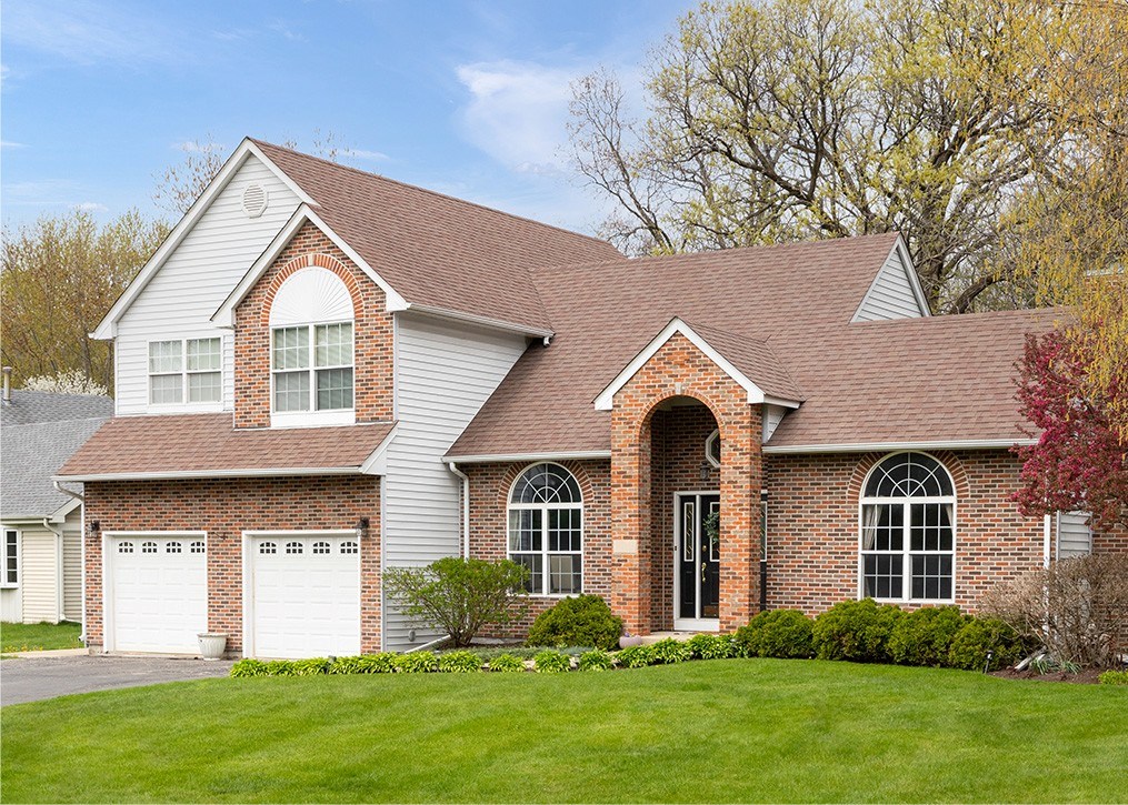 home with asphalt roofing in Portland & Vancouver
