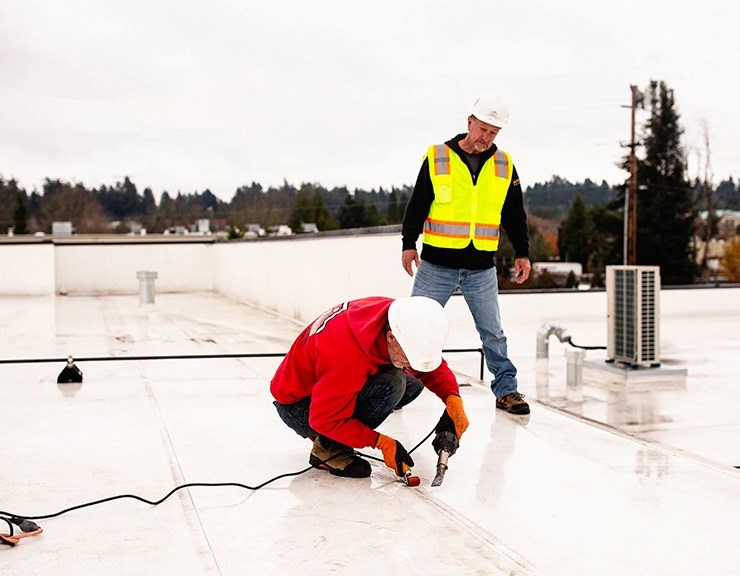 Commercial contractors performing commercial roof repair